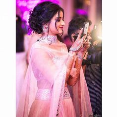 Lehenga Hairstyles, Hairstyles For Indian Wedding, Bridal Hairstyle Indian Wedding, Brides Sister, Engagement Hairstyles, Bridal Hair Buns, Indian Wedding Hairstyles, Bride Sister, Messy Bun Hairstyles