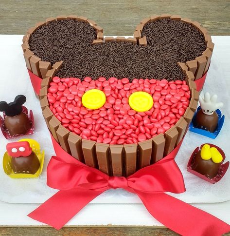 Mickey Party KitKat Cake Disney Cakes For Adults, Cakes For Adults, Bolo Do Mickey Mouse, Mickey Birthday Cakes, Cake Decorating For Kids, Mickey Mouse Birthday Theme, Geek Birthday, Kitkat Cake, Kit Kat Cake