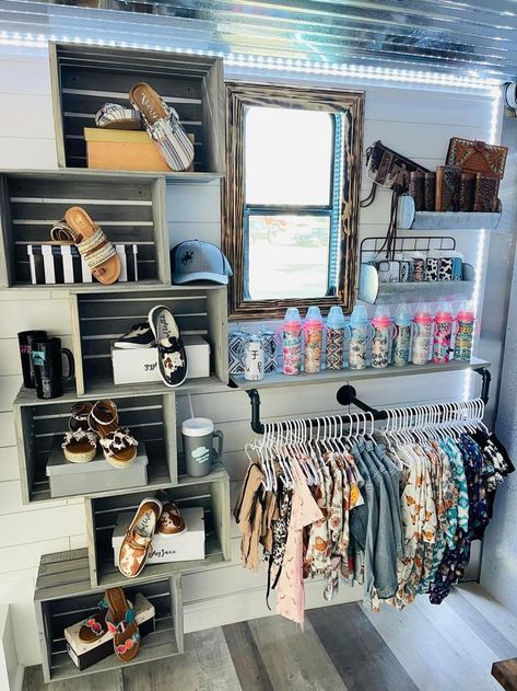 Small Store Design Business Display Ideas, Mens Boutique Decor, Salon And Clothing Boutique Ideas, Boutique Spa Ideas Retail Displays, Small Salon And Boutique Ideas, Foray Ideas, Portable Boutique Ideas Display, Western Boutique Booth Display, Small Business Tshirt Display