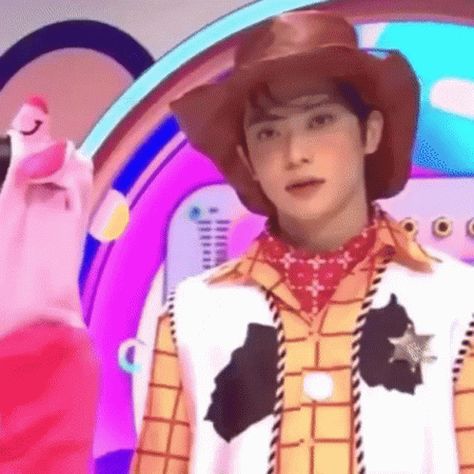 Jaehyun Woody, Nct Funny, Meme Gifs, Nct Meme, Shower Thoughts, Nct Jaehyun, Nct Memes, Send Help, Nct Life