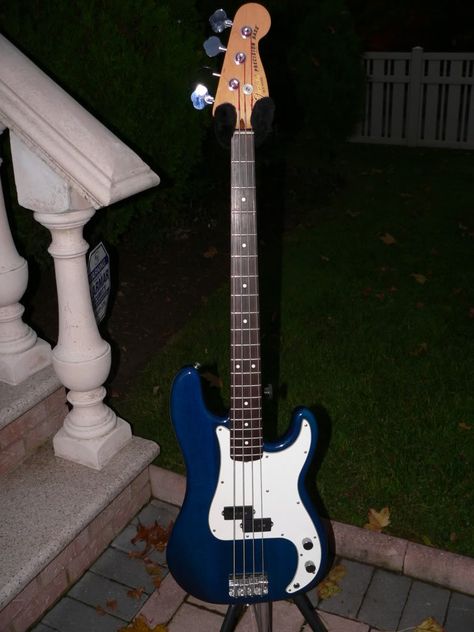 Base Instrument Aesthetic, Blue Bass Aesthetic, Blue Bass Guitar Aesthetic, Blue Bass Guitar, Hevi Metal, Groove Theory, Blue Electric Guitar, Black Electric Guitar, Electric Guitar Design