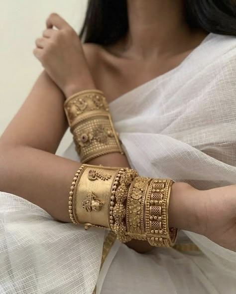 Desi Jewellery, Jewelry Vault, Desi Couture, India Trip, Random Products, Indian Wedding Jewelry Sets, Vintage Collections, Indian Bridal Jewelry Sets, Fancy Jewellery Designs