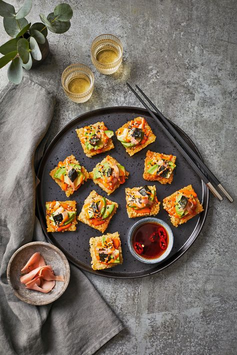 Image shows squares of fried sushi rice with toppings. Crispy Rice Squares, Vegetarian Canapes, Yakitori Chicken, Sushi Style, Prawn Salad, Rice Sushi, Mexican Seasoning, Sushi Japanese, Easy Curry