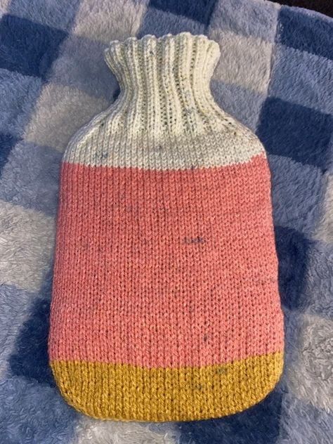 Hot Water Bottle Cover Patterns, Hotwaterbottle Cover, Hot Water Bottle Cover Knitting Pattern, Knitting Decor, Knitted Hot Water Bottle, Baby Feeding Bottle, Crochet Water Bottle Holder, Knitting Squares, Easy Knitting Projects