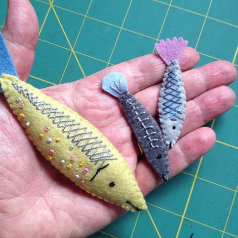 Sewing Fish, Felted Fish, Sew Fish Pattern, Fabric Fish Pattern Free, Felt Fish Ornament, Fabric Fish Pattern Sewing, Fuzzy Felt, Tiny Fish, Fabric Fish