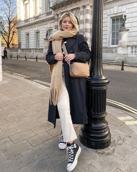 LAURA BYRNES on Instagram: “A favourite winter look from last year 🖤” Neutral Winter Outfit, Cold Weather Outfits Winter, Laura Byrnes, Winter Outfits Cold, Style Inspiration Winter, Street Style Winter, Cold Weather Outfits, Winter Fashion Outfits, Winter Looks