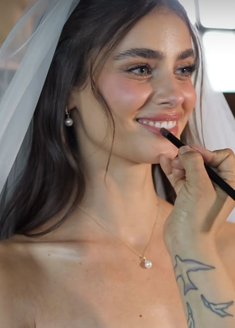 Taylor Hill Wedding, Bride Makeup Natural, Adriana Lima Young, Taylor Marie Hill, Wedding Day Makeup, Hill Wedding, Taylor Hill, Dream Wedding Ideas Dresses, Wedding 2024