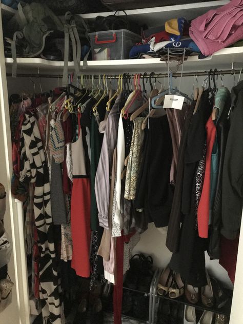 Messy Closet Aesthetic, Wardrobe Messy, Small Closet Aesthetic, Alt Closet, Cuartos Ideas, Messy Wardrobe, Messy Closet, Radha Painting, Snap Chat