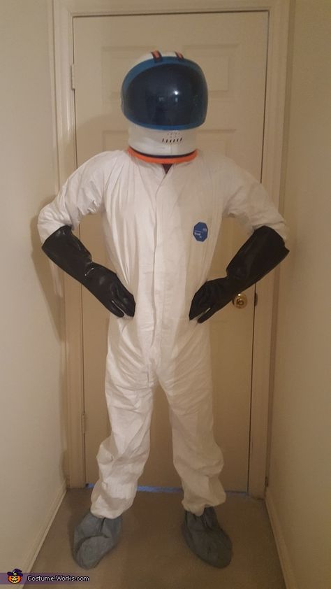 Jay: Motivation: Outer space is cool. Hazmat coveralls, rubber gloves and costume space helmet. Cost $55. Astronaut Helmet Diy, Astronaut Costume Diy, Diy Astronaut Costume, Diy Astronaut, Astronaut Halloween Costume, Astronaut Halloween, Helmet Diy, Space Helmet, Astronaut Costume