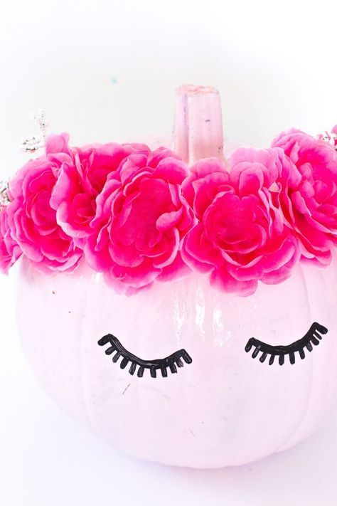 16 a glossy pink pumpkin with pink flowers and shut eyes is a very cool and bold decoration for Halloween - Shelterness Coachella Diy, Pumpkin Doodle, Pumpkins Ideas, Halloween Pumpkin Diy, Anna Louise, Polymer Clay Halloween, Pink Flower Crown, Lash Quotes, Halloween Tablescape