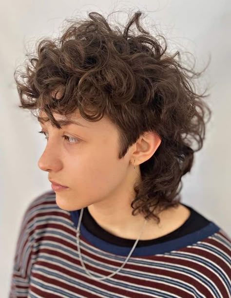 Mullets For Women, Mullet Haircut Woman, Mullet Hairstyles, Long Hair Perm, Androgynous Haircut, Curly Undercut, Women Mullet, Mullet Haircut, Curly Mullet