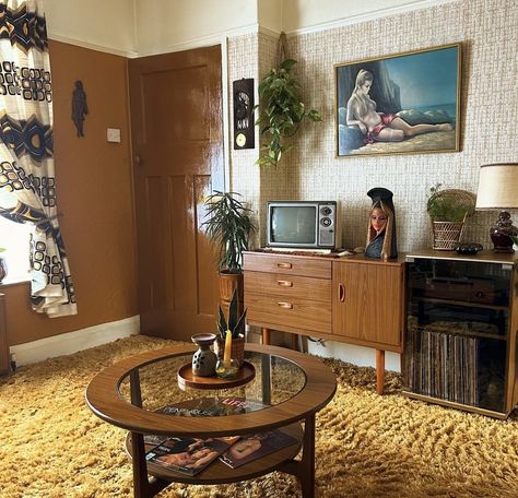 70s Home Aesthetic, Retro Interior Design 1970s, 1960s Apartment, 1970s Apartment, Mind Palace, Retro Interior Design, 70s Home, New Flooring, Japanese Interior Design