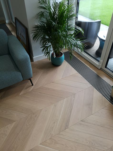 Woodlook Floor Tiles, Modern Parquet Flooring, Fishbone Floor, Parkay Flooring, Flooring Living Room, Scandinavian Flooring, Floor Hardwood, Herringbone Flooring, Wood Floor Design