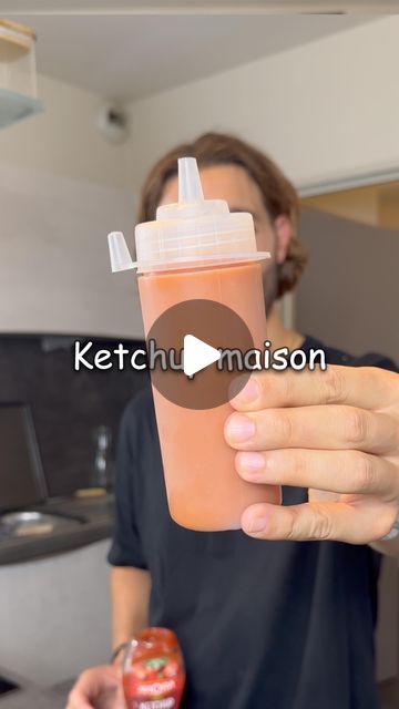 The Chef Tomy on Instagram: "Ketchup maison 🌱  Pour le blender, j’utilise la marque @huromeuropeofficial  Vous pouvez économiser 10% supplémentaires sur le site www.hurom-europe.com avec le code CHEFTOMY10 *Collaboration commerciale (lien affilié)  Ingrédients: - 1 oignon rouge - 8 tomates - 30g de sucre de coco - 1 càs de vinaigre de cidre - 1 càc de paprika fumé - Sel et poivre (au goût)  1. Enfourner les tomates et l’oignon pendant 30 minutes à 180 degrés. 2. Mixer le tout avec votre blender (le mien est un @huromeuropeofficial ). 3. Laissez mijoter à feu moyen pour que le maximum d’eau s’évapore et que votre ketchup soit le plus épais possible.  #thecheftomy  #ketchup #sauce #recettesvegan #vegan #veganfrance #publicité" Ketchup Sauce, The Chef, Ketchup, Mayonnaise, 30 Minutes, Sauce