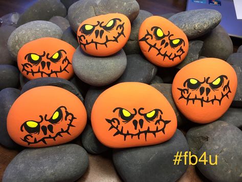 Orange Rock Painting, Zombie Rock Painting, Painted Rocks Halloween, Halloween Rock Art, Halloween Stone Painting, Fall Rock Painting Ideas, Halloween Rock Painting Ideas, Painted Rock Garden, Halloween Painted Rocks