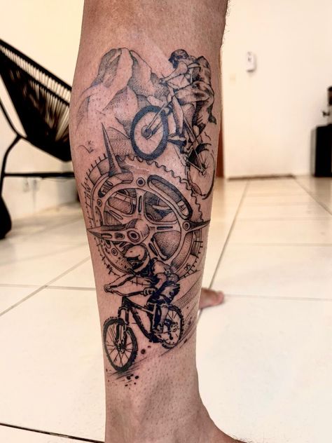 Mtb Tattoo, Ironman Triathlon Motivation, Ironman Triathlon Tattoo, Triathlon Tattoo, Bike Tattoo, Iron Man Tattoo, Football Tattoo, Chain Tattoo, Bike Tattoos