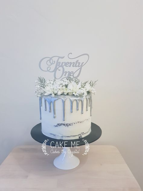 Platinum Birthday Cake, 25 Anniversary Cake Ideas For Parents, Cake Silver Birthday, Silver 21st Birthday Cake, 25th Anniversary Cake For Parents, Silver Cake Ideas, Silver Drip Cake, Bff Cake, White And Silver Cake