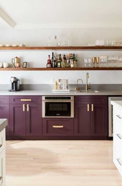 17 Purple Kitchen Cabinets Ideas | Sebring Build Design Purple Kitchen Cabinets, Purple Kitchen Decor, Kitchen Cabinet Color Schemes, Purple Cabinets, Model Dapur, Wooden Kitchen Cabinets, Furniture Apartment, Style College, Urban Kitchen