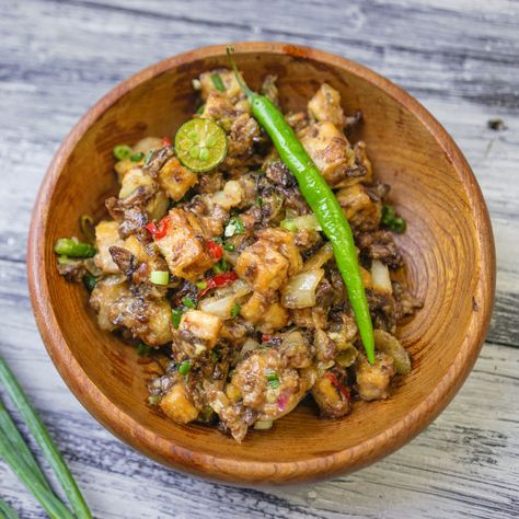 Filipino Sisig, Tofu Sisig, Mushroom Masala Recipe, Fried Mushroom Recipes, Sisig Recipe, Best Tofu, Spicy Mushroom, Steamed White Rice, Tofu Dishes