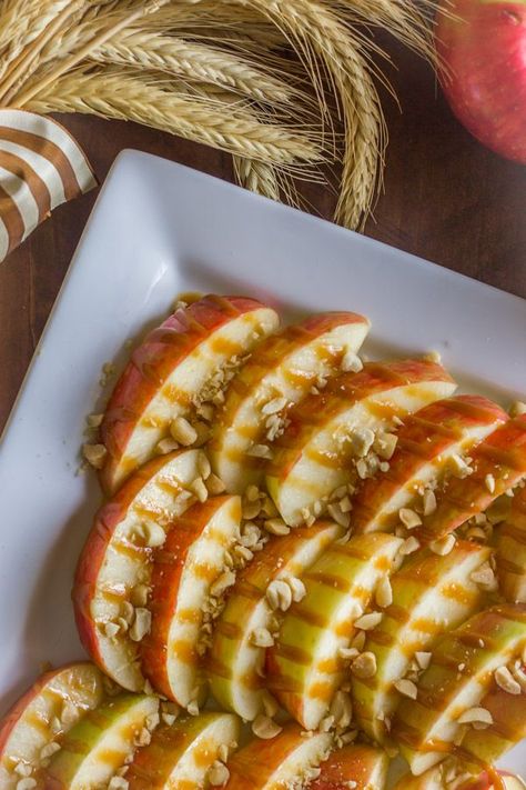 These caramel drizzled apple slices are easier than dipping whole apples. Plus, the secret to keeping your apples from turning brown without altering taste. #caramelappleslices #caramelcandies #apples #roastedpeanuts #nobrownapples #saltwater #dessert #snack Apples With Caramel Drizzle, Apple Slices With Caramel Drizzle, Carmel Apple Slices Sheet Pan, Carmel Apples Sliced, Caramel Dips, Keep Apples From Turning Brown, Caramel Apple Snacks, Party Dinners, Caramel Apple Slices