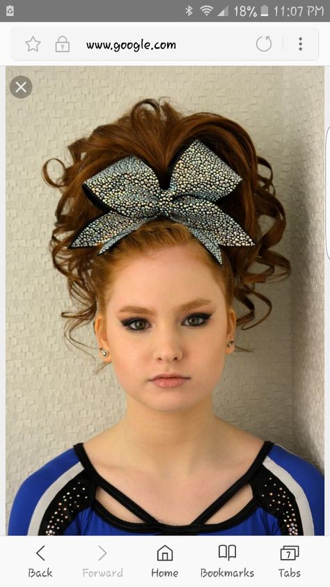 Cheer Ponytail, Cheer Makeup, Curly Hair Ponytail, Curled Ponytail, Competition Hair, Cheerleading Hairstyles, Hairstyles Ponytail, Cute Cheerleaders, Cheer Hair