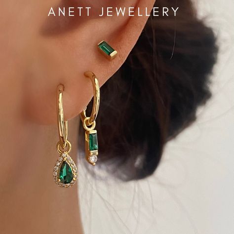 Emerald Green Dangle Earrings, Ear stacks, 925 Sterling Silver Drop Hoop, Sleeper Helix, Mix and Match 3pieces Set, Second piercing Earrings by AnettJewellery on Etsy Emerald Green Earrings Gold, Gold Earring Set, Ear Stacks, Stack Earrings, Staple Earrings, Purple Dangle Earrings, Piercing Inspo, Second Piercing, Emerald Green Earrings