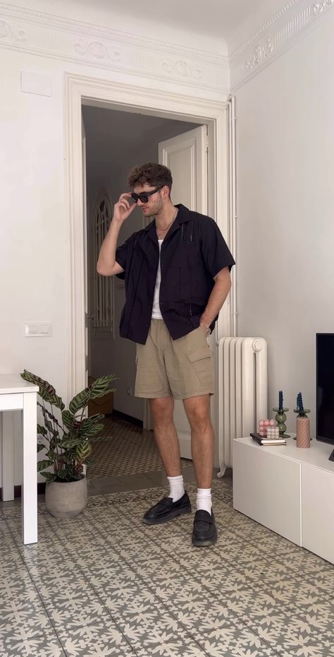 Menswear 2024, Conversation Topics, Male Style, Summer Fits, How To Make Shorts, Mens Fashion Summer, Outfits Aesthetic, Summer Shorts, Daily Outfits