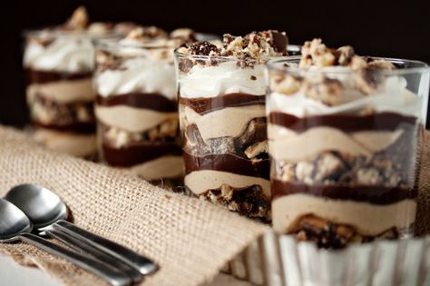 Tagalong Girl Scout Cookies are layered with peanut butter mousse, fudge sauce, and whipped cream to create indulgent mini trifles. Peanut Butter Mousse, Parfait Recipes, Fudge Sauce, Peanut Butter Lovers, Puppy Chow, Think Food, Pinterest Recipes, Eat Dessert, Girl Scout