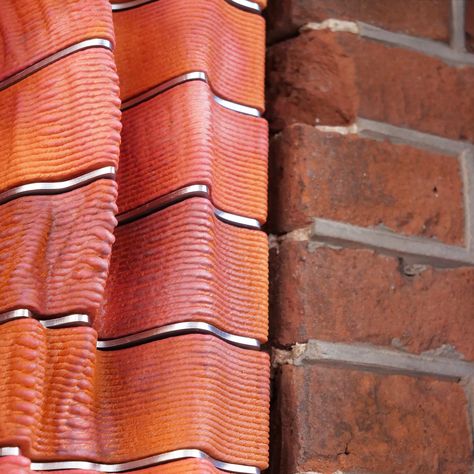 Undulating 3D-Printed Ceramic Tiles by Studio RAP Envelop a Boutique Facade in Amsterdam — Colossal Ceramic Facade, Futuristic House, Printed Tile, Architecture Landmark, Digital Fabrication, Brick Architecture, House Studio, 3d Printing Technology, Ceramic Houses