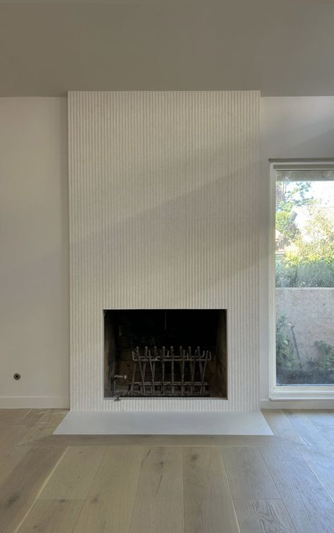 White Textured Fireplace Wall, Terrazzo Fireplace Surround, Fluted Fireplace Wall, Fluted Wood Fireplace, Fluted Stone Fireplace, Fireplace Fluting, Fluted Tile Fireplace, Fluted Tile Fireplace Surround, Fluted Linear Fireplace