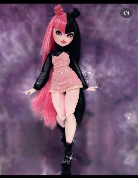 Monster High Doll Poses, Custom Draculaura Doll, Black Draculaura, Draculaura Restyle, Draculaura Outfit, G3 Draculaura, Draculaura Aesthetic Outfit, Draculaura G3, Cupid Doll