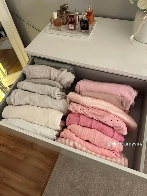 Ikea Drawer, Room Organization Bedroom, Clothes Drawer, Room Organisation, Drawer Organization, Dresser Organization, Pink Clothes, Girly Room, Pink Pilates Princess