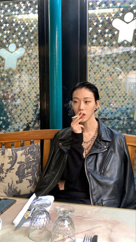 model Choi Sora Style Fashion Cigarette Choi Sora, Sora Choi, Runway Model, Korean Art, Fashion Runway, Korean Model, Model Poses, Kendall Jenner, Look Fashion