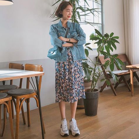 Vacation Spring Outfit Like Korean Fashion Bloggers » Celebrity Fashion, Outfit Trends And Beauty Tips Korea Spring Outfit Korean Style, South Korea Fashion Woman Style, Korea Fashion Spring, Japan Ootd Spring, Korea Spring Fashion, Ootd Airport, Spring Outfits Korea, Korean Spring Outfits, Modesty Dress