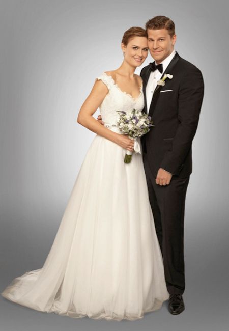 Brides: Bones' Emily Deschanel Wears a Legends by Romona Keveza Wedding Dress  I LOVE this dress Romona Keveza Wedding Dresses, Seeley Booth, Temperance Brennan, Bones Tv Series, Booth And Bones, Booth And Brennan, The Woman In White, Tv Weddings, Rookie Blue