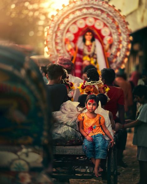 My 30 Photos Capture The Quiet Side Of City Life In The Narrow Streets Of South Asia India Street, Barista Fashion, Best Photo Background, Dhaka Bangladesh, Childrens Photography, South Asia, Street Photo, The Quiet, Incredible India