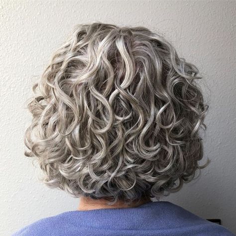 Gray Curly Bob Haircuts For Women Over 50 Short Curly Bob Hairstyles, Κούρεμα Bob, Grey Curly Hair, Bob Haircut Curly, Thick Hair Cuts, Modern Haircuts, Short Curly Bob, Bob Haircuts For Women, Penteado Cabelo Curto