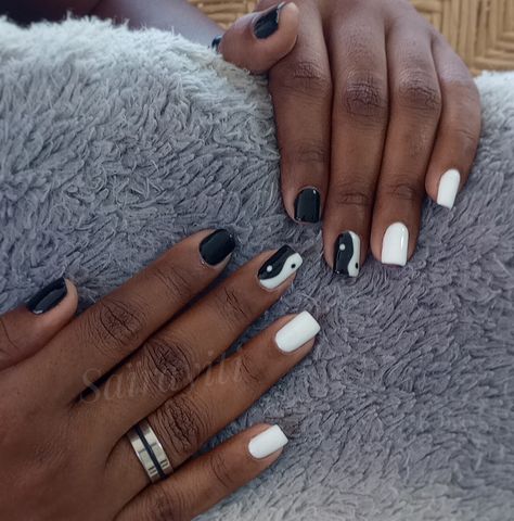 Yin And Yang Nails Short, Natural Nails Black Design, Black Nails Ying Yang, Short Square Acrylic Nails Black And White, Very Short Painted Nails, Black And White Nail Inspo Short, Natural Nail Shellac Designs, Short Natural Nail Designs Black, Black And White Ying Yang Nails