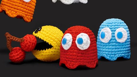 Pacman Crochet Pattern, Pac Man Crochet Free Pattern, Crochet Pacman, Crochet 8 Ball, Video Game Crochet, Pacman Ghost, Crochet Kits, Keychain Pattern, Crochet Keychain Pattern