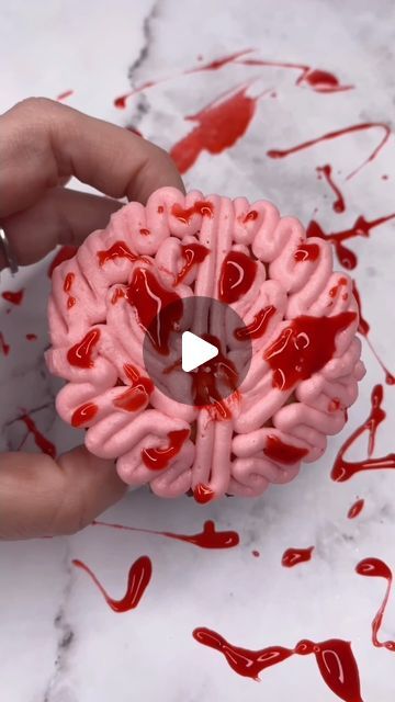 Creepy Cupcakes, Brain Cake, Brain Cupcakes, Piping Tip, Wilton Cake Decorating, Red Glaze, Wilton Cakes, Piping Tips, Halloween Desserts