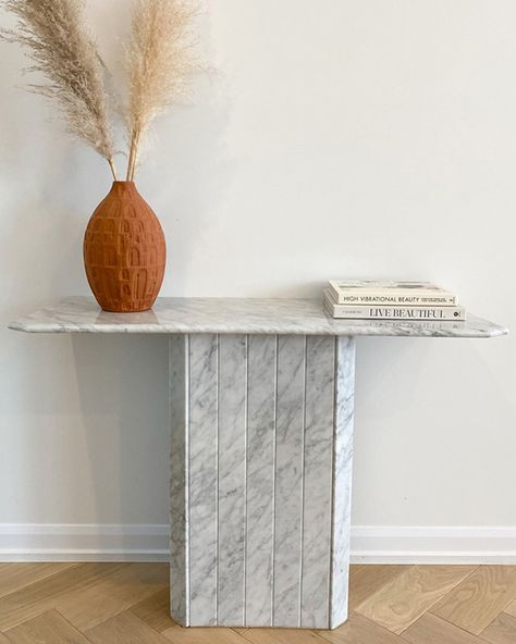 Carrara Marble Stripe Console Table A perfect blend of elegance and sophistication. Crafted from classic Carrara marble, this table features a striped base that adds a touch of charm to your home decor. Elevate your living space with the timeless beauty and stylish ambiance of our Carrara Marble Striple Console Table. #luxurylifestyle #interiordesign #interiorinspo #homedecoration #decoration #marblehome #naturalmarble #marblestone #homedecoratıon #fanstonefurniture #homefurniture #table #... Console Table Dimensions, Round Entry Table, Entrance Console Table, Marble Top Console Table, Marble Tables, Marble Accessories, Marble Console Table, Home Entry, Marble Home