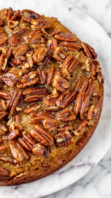 This Pecan Upside Down Cake recipe is easy, delicious, and baked in a single cake pan. It is layers of gooey pecan and moist vanilla cake. It is sure to become a fall favorite recipe. Vegan Pecan Cake, Date Nut Cake Recipes, Old Baking Recipes, Texas Pecan Cake, Upside Down Pecan Bundt Cake, Pecan Nuts Recipes, Walnut Upside Down Cake, Pecan Cake Recipes, Caramel Pecan Upside Down Cake