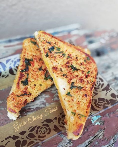 Garlic Cheesy Toast recipe by Sumayah Cheesy Toast Recipe, Cheesy Toast, Breads Recipes, Taco Wraps, Sandwich Bread Recipes, Sandwich Bread, Toast Recipes, Food Categories, Cheese Pizza