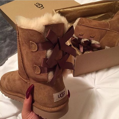 Uggs Fit, Dolly Shoes, Ugg Boot, Bailey Bow, Kinds Of Shoes, Long Boots, Shoe Inspo, Outfits Winter, Aesthetic Shoes