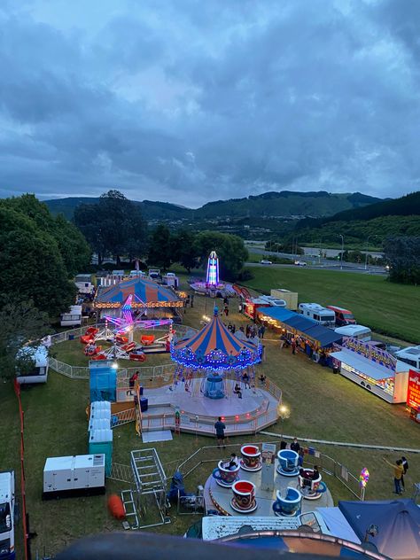 small and cozy carnival Country Fair Aesthetic, Small Town Carnival, Books Aesthetic, Thriller Books, Book Aesthetic, Small Town, Small Towns, Dolores Park, Carnival