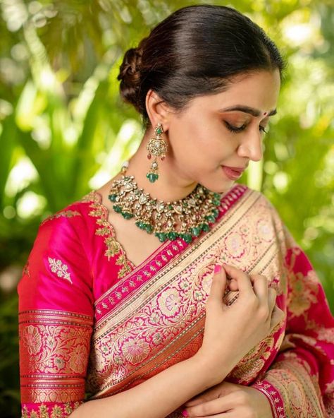 aarti ravi in a pink saree by label vida 1 Aarti Ravi, Designer Blouse Designs, Indian Wedding Poses, Wedding Saree Blouse, Wedding Saree Blouse Designs, Latest Bridal Dresses, Silk Saree Blouse Designs, Elegant Blouse Designs, Saree Blouse Designs Latest