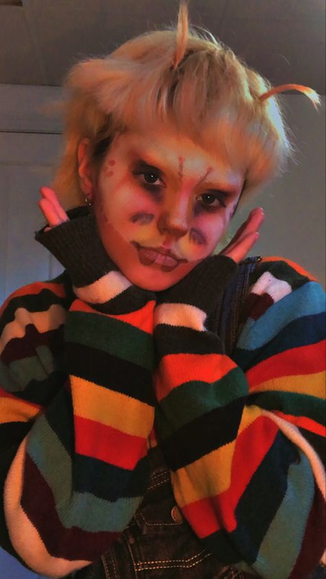 Funky Halloween Costumes Diy, Moth Halloween Costume Makeup, Moth Costume Makeup, Moth Face Paint, Moth Inspired Makeup, Bug Inspired Makeup, Moth Makeup Halloween, Bug Costume Diy, Sphynx Moth