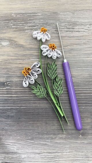 How To Make Simple Quilling Paper Flowers: Lily of the Valley - The Papery Craftery Paper Quilling Aesthetic, Paper Quilling Flowers Simple, Quilling Butterfly Easy, Simple Quilling Ideas, Quilling Ideas Unique, Easy Paper Quilling Ideas, Quilling Art Unique, Quilling For Beginners, Simple Quilling