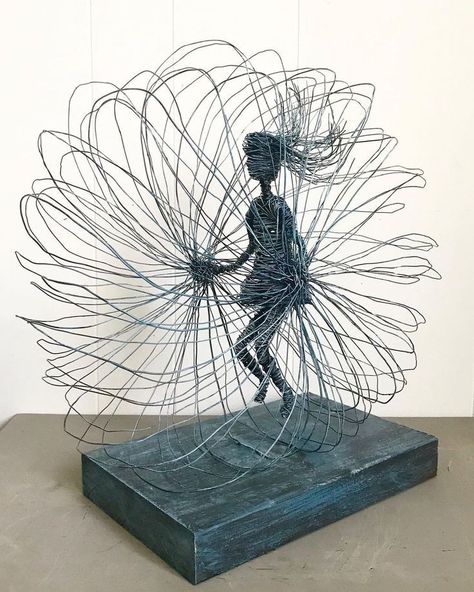 Steel Wire Art, Metal Wire Sculpture, Metal Wire Art, Futurism Art, Copper Wire Art, Metal Ideas, Wire Art Sculpture, Art Assignments, Cup Art