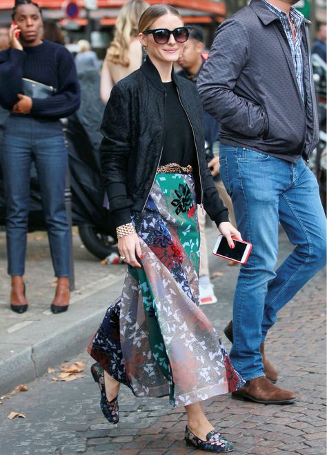 Olivia Palermo Shows Her Take on Fall Florals During Paris Fashion Week from InStyle.com Olivia Palermo Flats, Olivia Palermo Outfit, Estilo Olivia Palermo, Olivia Palermo Lookbook, Celebrity Style Icons, Olivia Palermo Style, Style Winter, Printed Maxi Skirts, Olivia Palermo